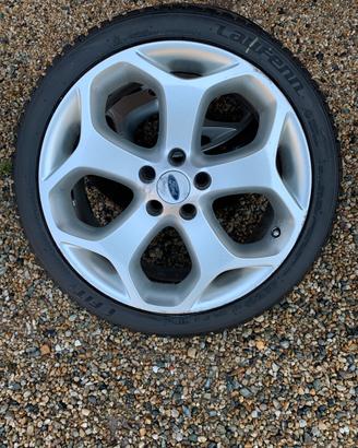4 gomme con cerchi focus ST 225/40/R18