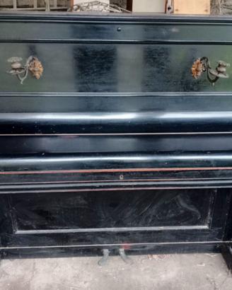 Pianoforte Aynomino a muro