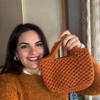 Borsa a mano marrone senape bronzo uncinetto