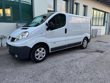 renault trafic 2000dci