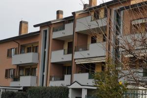 Trilocale lussuosamente arredato con terrazzo