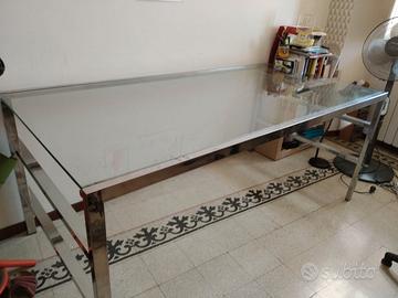 Tavolo in vetro e acciaio