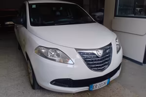 Lancia Ypsilon 1.2 benzina 69 CV 5 porte Silver