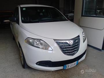 Lancia Ypsilon 1.2 benzina 69 CV 5 porte Silver