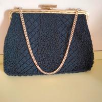 Pochette vintage nera e oro con perline