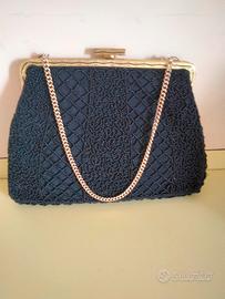 Pochette vintage nera e oro con perline