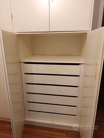 Armadio in legno massiccio
