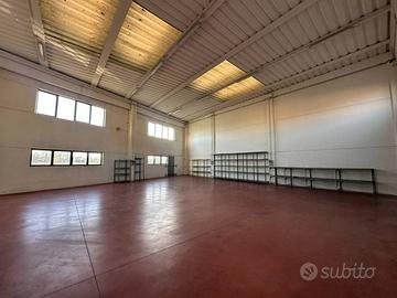 Immobile di 850 m² con 1 locale a Limena