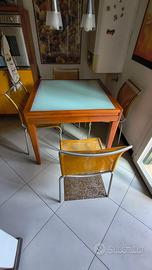 TAVOLO IN LEGNO  ALLUNGABILE+ 4 SEDIE