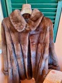 Pellicce in visone e vari colli di pelli diverse