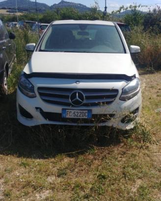 MERCEDES-BENZ B 200 d Automatic Premium