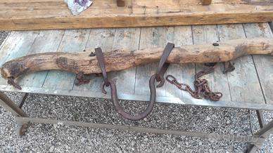 vecchio giogo per buoi