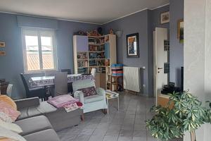 Luminoso quadrilocale in Via Tirso, con posto auto