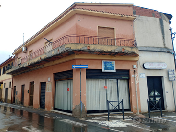 Casa e locale commerciale