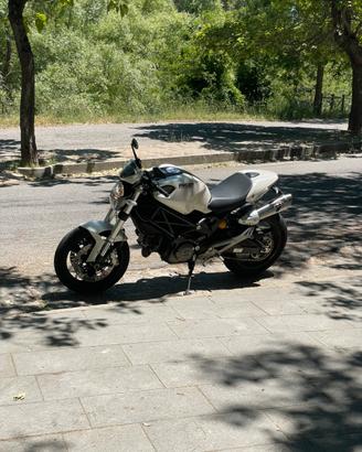 Ducati monster 696