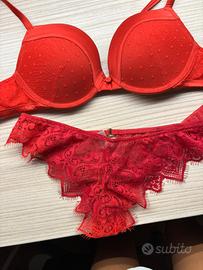 completino intimo rosso reggiseno e brasiliana