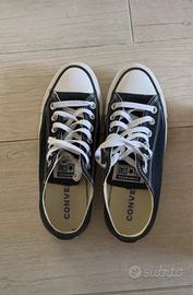 Converse nere