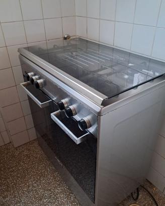 Cucina con forno a gas