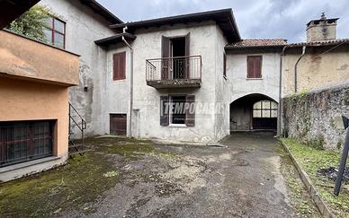 TERRACIELO CON BOX QUADRUPLO DA RISTRUTTURARE