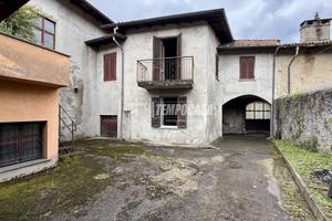 TERRACIELO CON BOX QUADRUPLO DA RISTRUTTURARE
