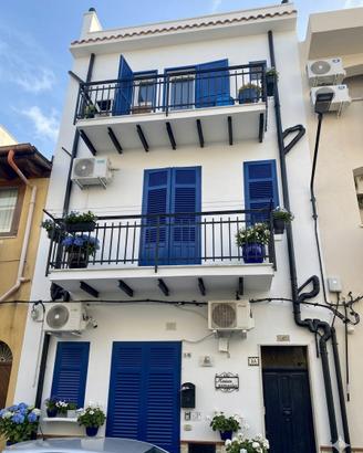 Palazzina fronte mare (avviata casa vacanze) 260mt