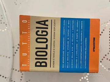libro di biologia