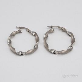 Orecchini a cerchio in oro bianco 18 kt  A.13