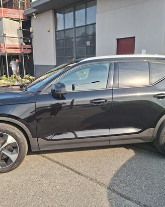 Volvo XC40 B3 automatico Core AUTOCARRO N1 5 POSTI