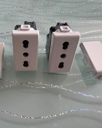 Prese Elettriche 16A + Tappi Bticino Serie Matrix
