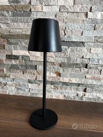 Lampada da tavolo LED ricaricabile nera minimal