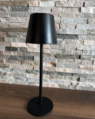 Lampada da tavolo LED ricaricabile nera minimal