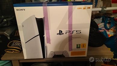 PlayStation 5 con 4 giochi