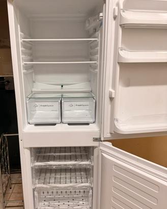 Frigorifero combinato Indesit come nuovo