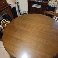 Tavolo in legno massello rotondo allungabile