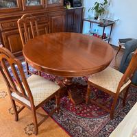 Tavolo in legno allungabile e 6 sedie