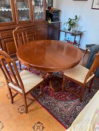 Tavolo in legno allungabile e 6 sedie