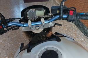 Suzuki gsr 750