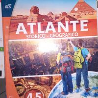 Libri scolastici di vari tipi.