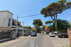 FIUMICINO MONOLOCALE ARREDATO Con GIARDINO