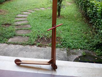 Monopattino in legno