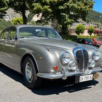 Daimler V8 250