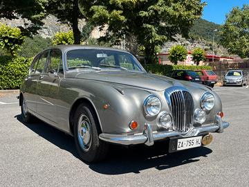 Daimler V8 250