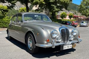 Daimler V8 250