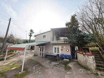 Casa indipendente di 63 m² con 2 locali e box auto