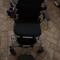 Carrozzina elettrica pieghevole per disabili