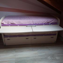 Doppio letto con scrivanie