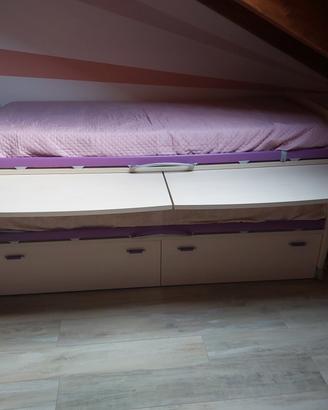 Doppio letto con scrivanie