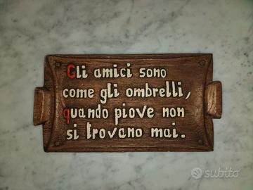 Targa in terracotta.