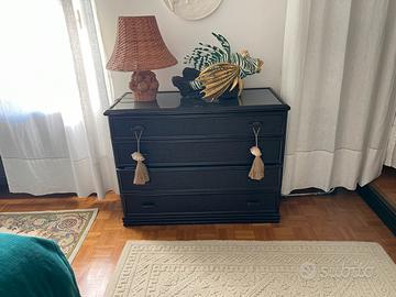 Cassettiera in rattan nero