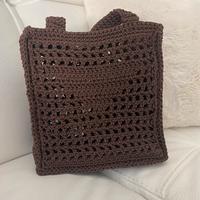 Borsa lavorata ad uncinetto